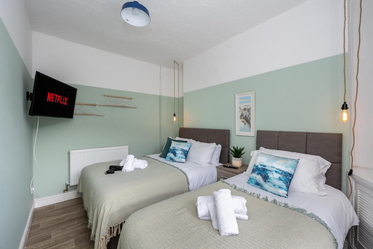 Stay At The Marine House - Tv In Every Bedroom! Morriston Exterior photo